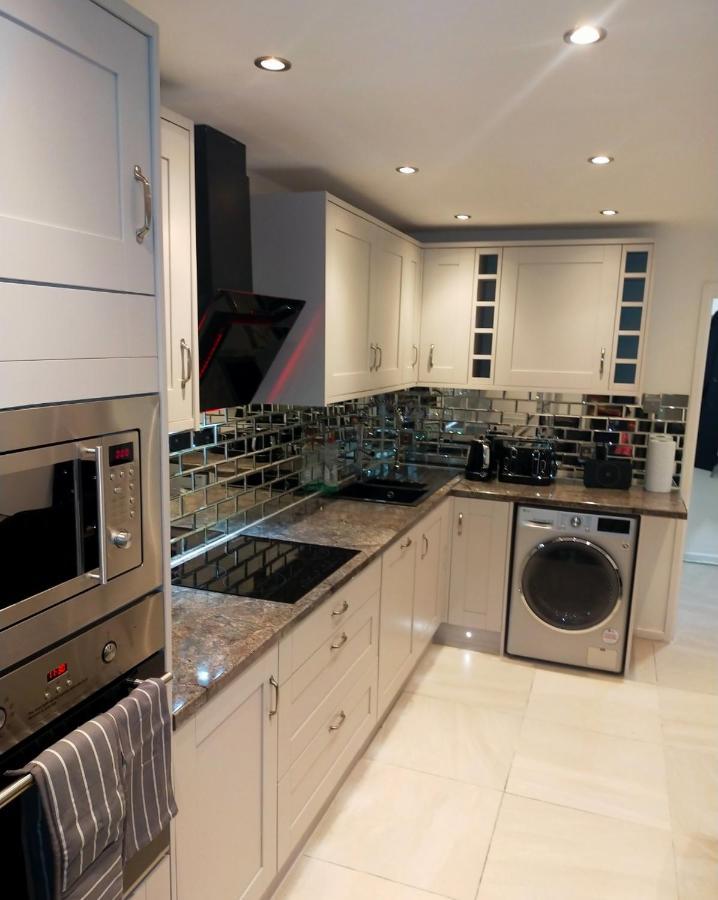 Impeccable 2-Bed House Londres Exterior foto